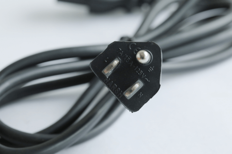Type B 3-pin power cord with high-quality insulation for safe electrical use.
